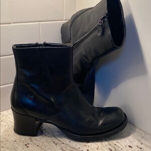 Timberland women’s black leather  booties. Size 9.5